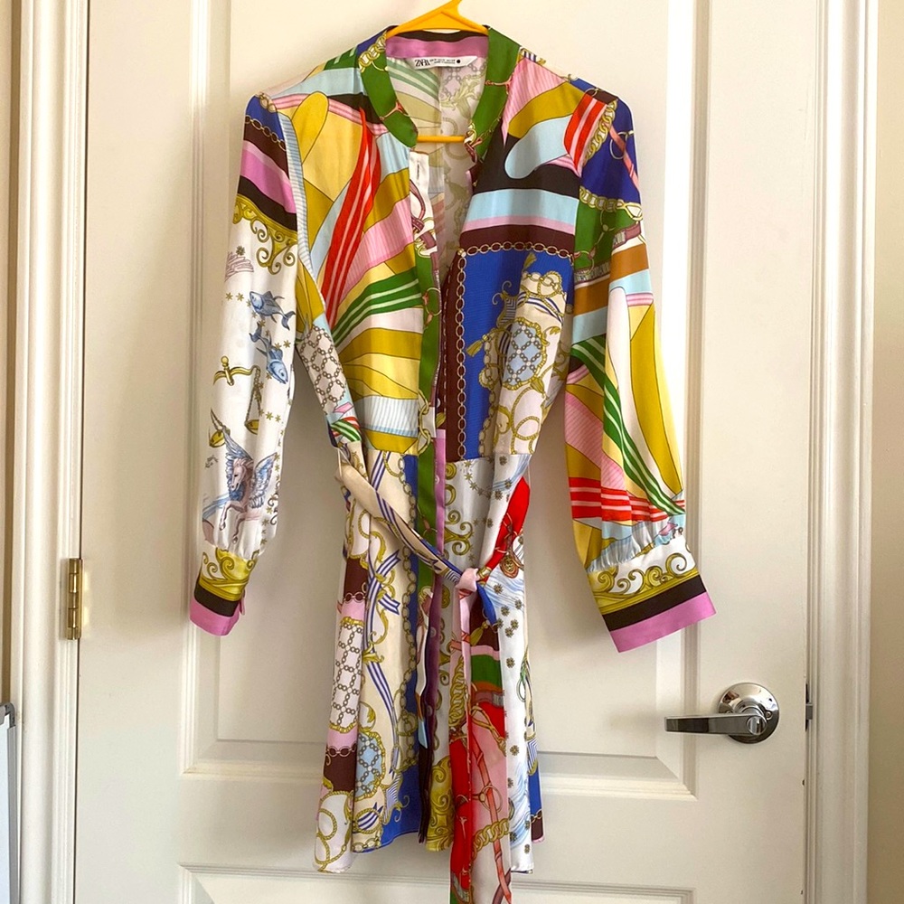 New with no tag- Zara shirt dress- silk material. Flattering shirt dress.